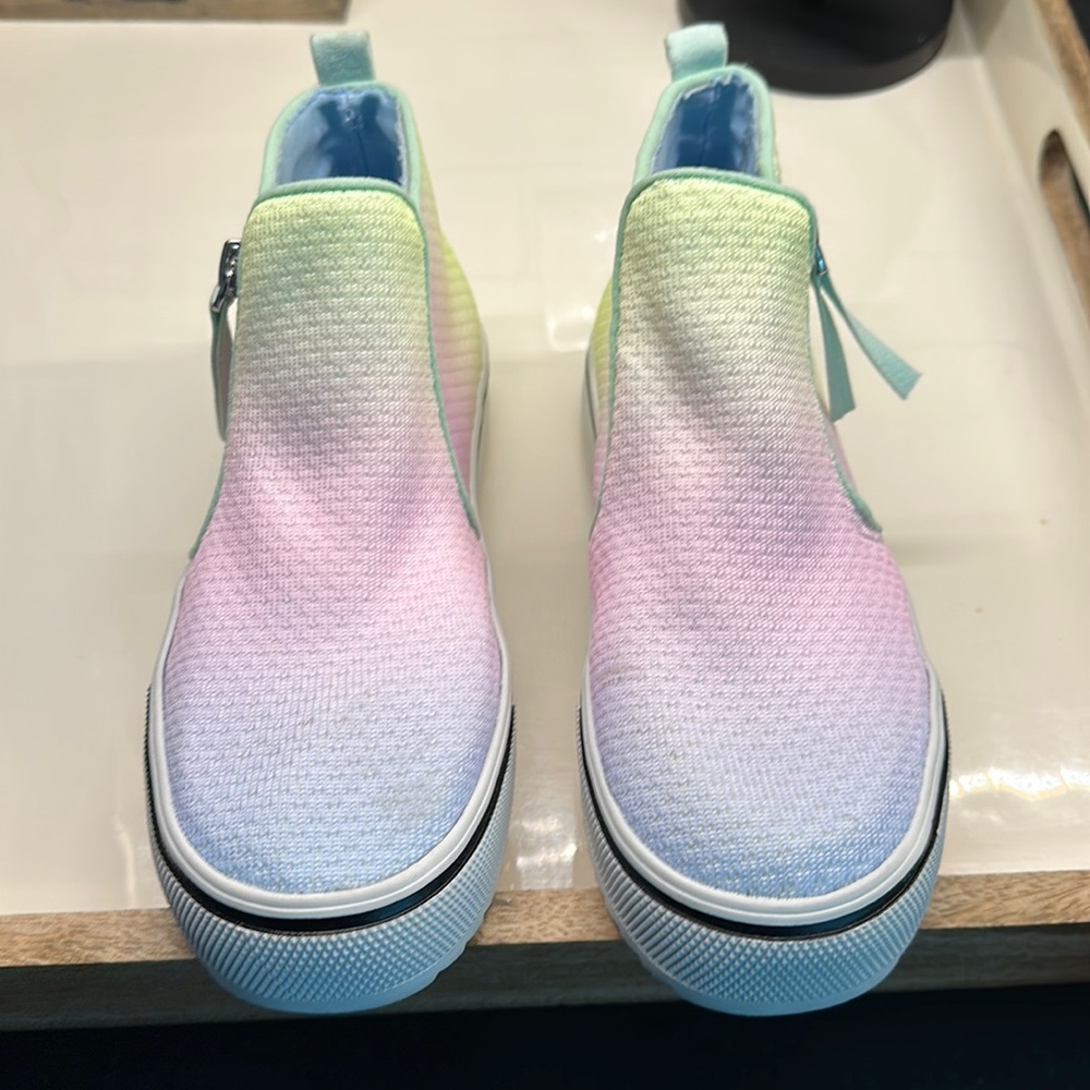 Steve Madden rainbow ankle sneaks size 2m